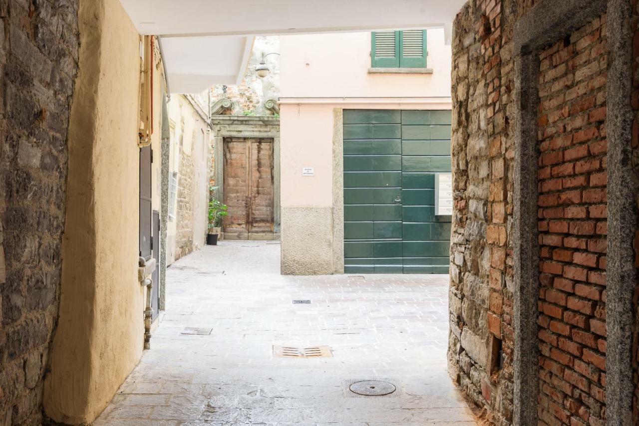 Duomo Luxury Suite - By Myhomeincomo Exterior photo